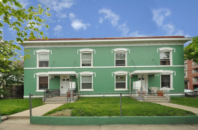 1861-1863 Clarkson St