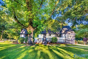 7605 Fleming Hills Dr SW in Huntsville, AL - Building Photo