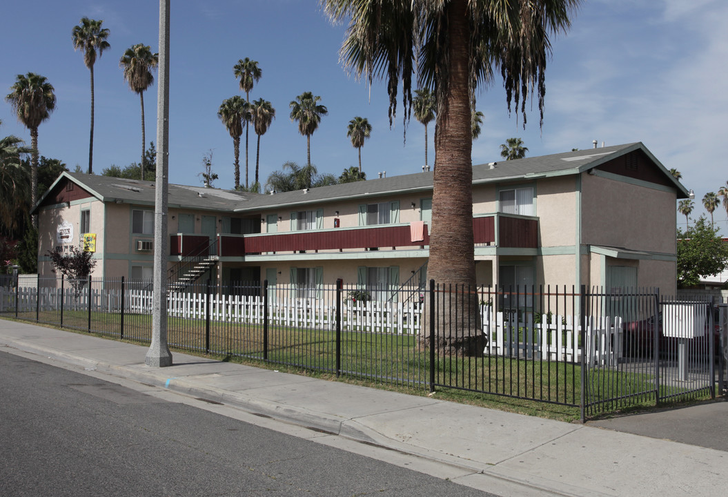 7th St. Apartments in Riverside, CA - Foto de edificio