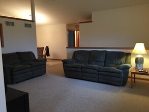 906 Saint John St in Cottage Grove, WI - Building Photo - Building Photo