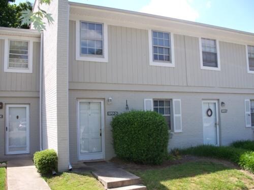 5713 Bramblegate Rd in Greensboro, NC - Foto de edificio