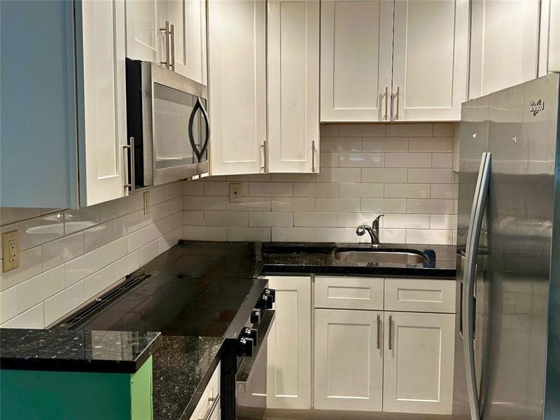 530 NE 34th Ct in Oakland Park, FL - Building Photo