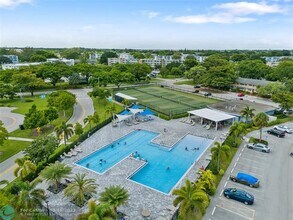 231 Markham N in Deerfield Beach, FL - Building Photo - Building Photo