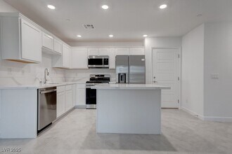 931 Watford Pl in Henderson, NV - Building Photo - Building Photo