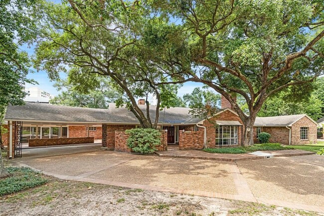 4634 Bryn Mawr Ln in Houston, TX - Building Photo - Building Photo