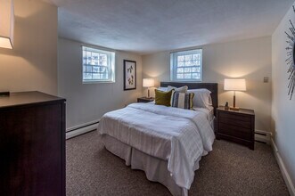 14 Brattle Ln, Unit 5 in Arlington, MA - Foto de edificio - Building Photo