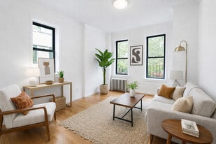 69 W 55th St in New York, NY - Building Photo