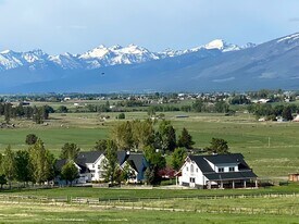 1183 Hard Rock Rd in Corvallis, MT - Building Photo