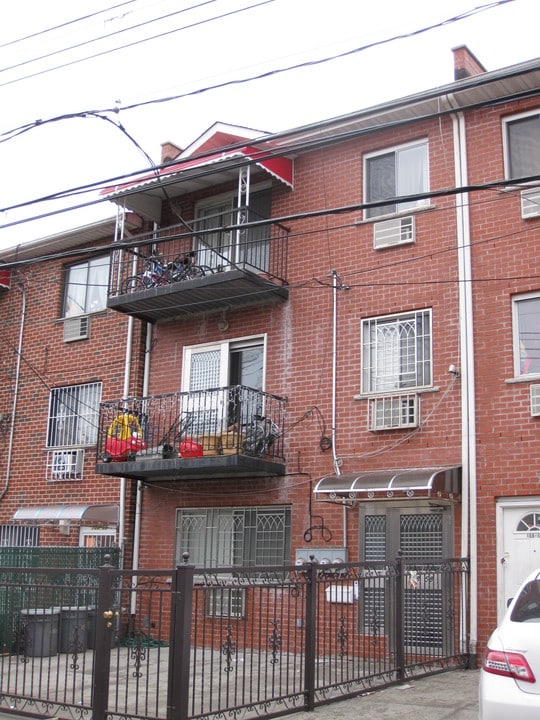 108-60 45th Ave in Flushing, NY - Building Photo