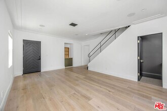 107 Flores St in Los Angeles, CA - Building Photo - Building Photo