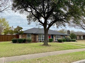 2224 Parkhaven Dr in Plano, TX - Building Photo