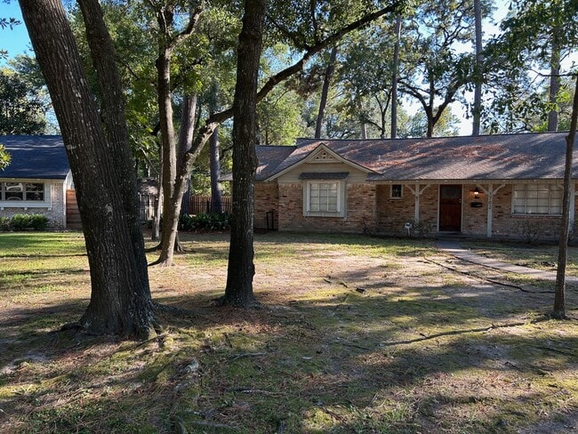 property at 1702 Maux Dr