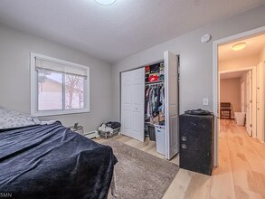 7230 W River Rd, Unit 4 in Minneapolis, MN - Building Photo - Building Photo