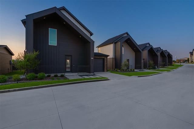 965 Duncan Perry Rd in Grand Prairie, TX - Building Photo