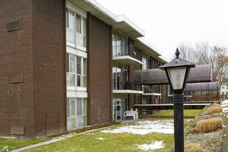 Castle Tower Apartments in Washington, PA - Building Photo - Building Photo