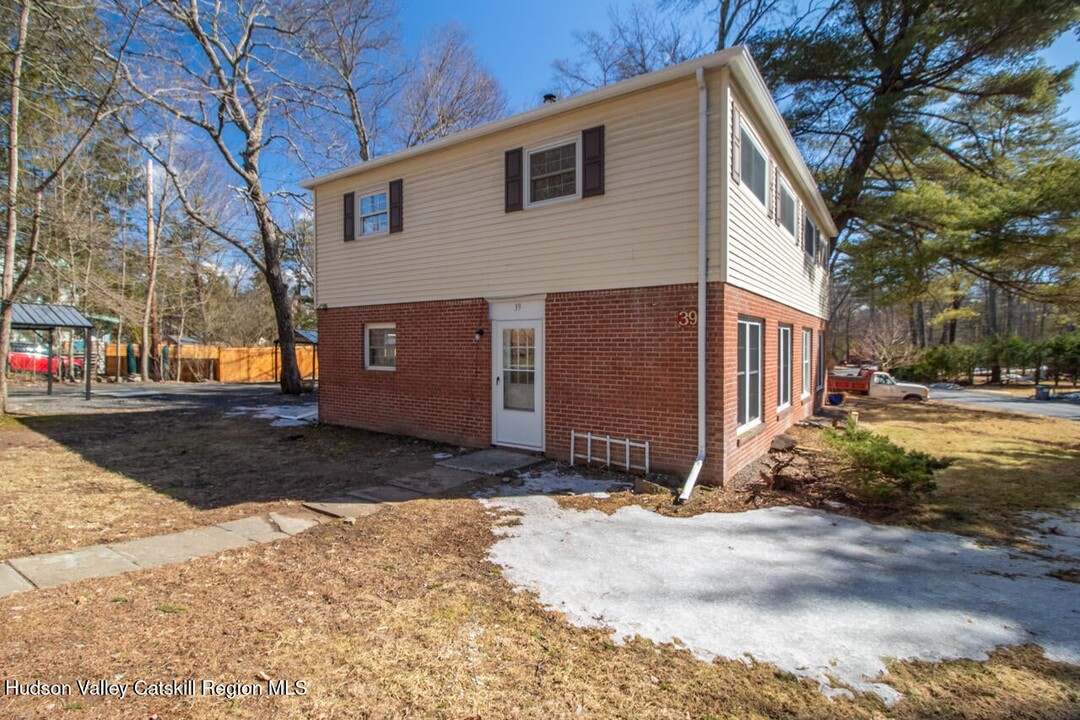 39 Tannery Brook Rd in Woodstock, NY - Building Photo