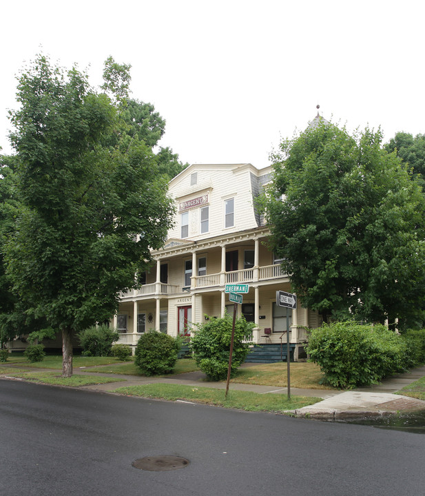 17-19 Sherman Ave in Glens Falls, NY - Foto de edificio