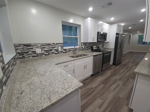 1905 E Louisiana Ave, Unit House in Tampa, FL - Building Photo - Building Photo