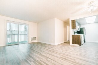 Olde Town Terrace (Arvada Apartments) in Arvada, CO - Foto de edificio - Interior Photo
