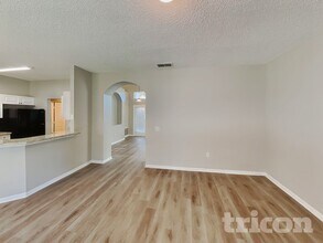 5421 Dahlia Reserve Dr in Kissimmee, FL - Foto de edificio - Building Photo