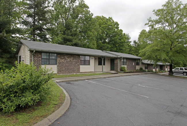 Forest Oaks Apartments in Ashland City, TN - Building Photo - Building Photo