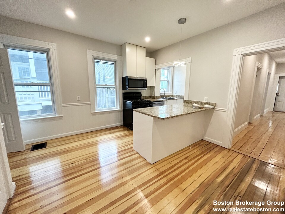 12 Buttonwood St, Unit 1 in Boston, MA - Building Photo