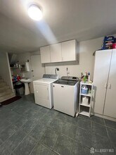 92 Holly Rd in Woodbridge Township, NJ - Building Photo - Building Photo