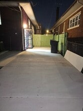 7808 S Saginaw Ave in Chicago, IL - Building Photo - Building Photo