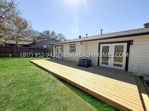 913 Harrison Dr in Kennedale, TX - Building Photo - Building Photo