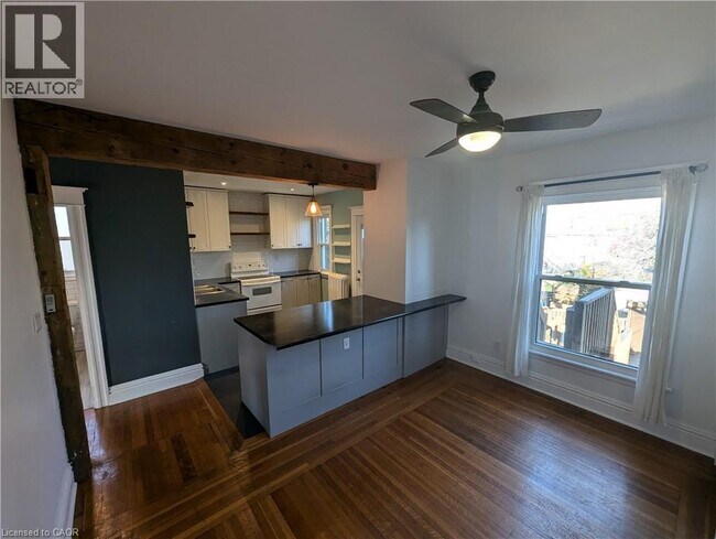 81 Dunsmure Rd in Hamilton, ON - Building Photo - Building Photo