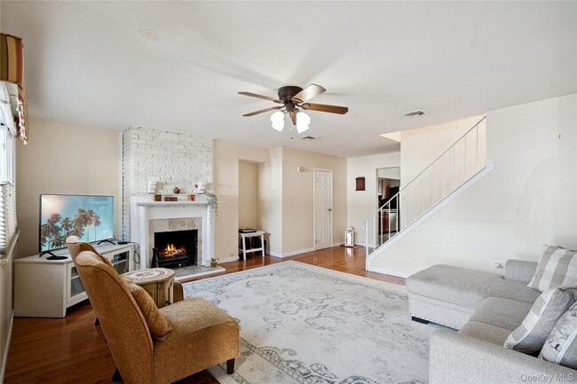 88 E Valley Stream Blvd in Valley Stream, NY - Building Photo - Building Photo