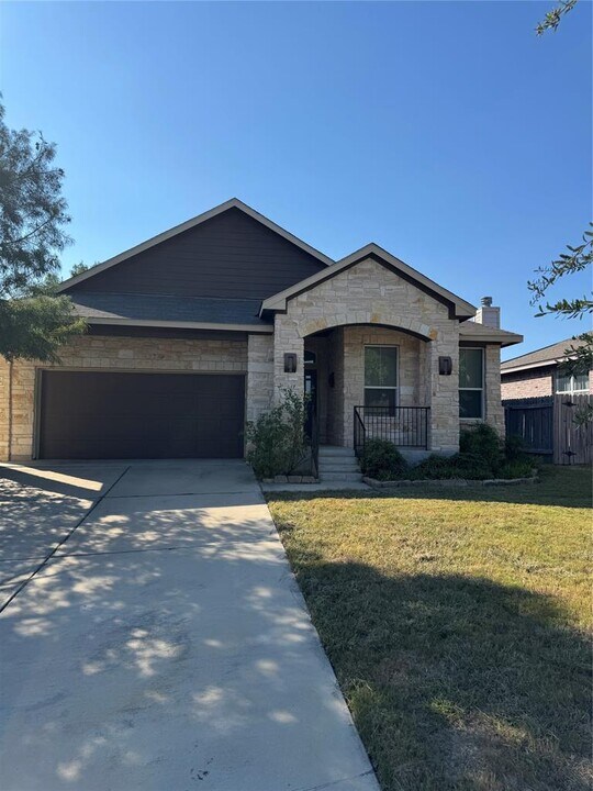 204 Wilderness Trail in Elgin, TX - Building Photo