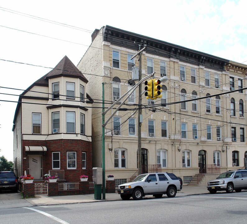1312 Palisade Ave in Union City, NJ - Foto de edificio