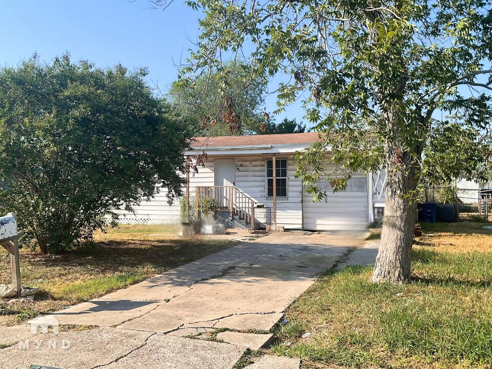 1813 Timrod St in Corpus Christi, TX - Building Photo
