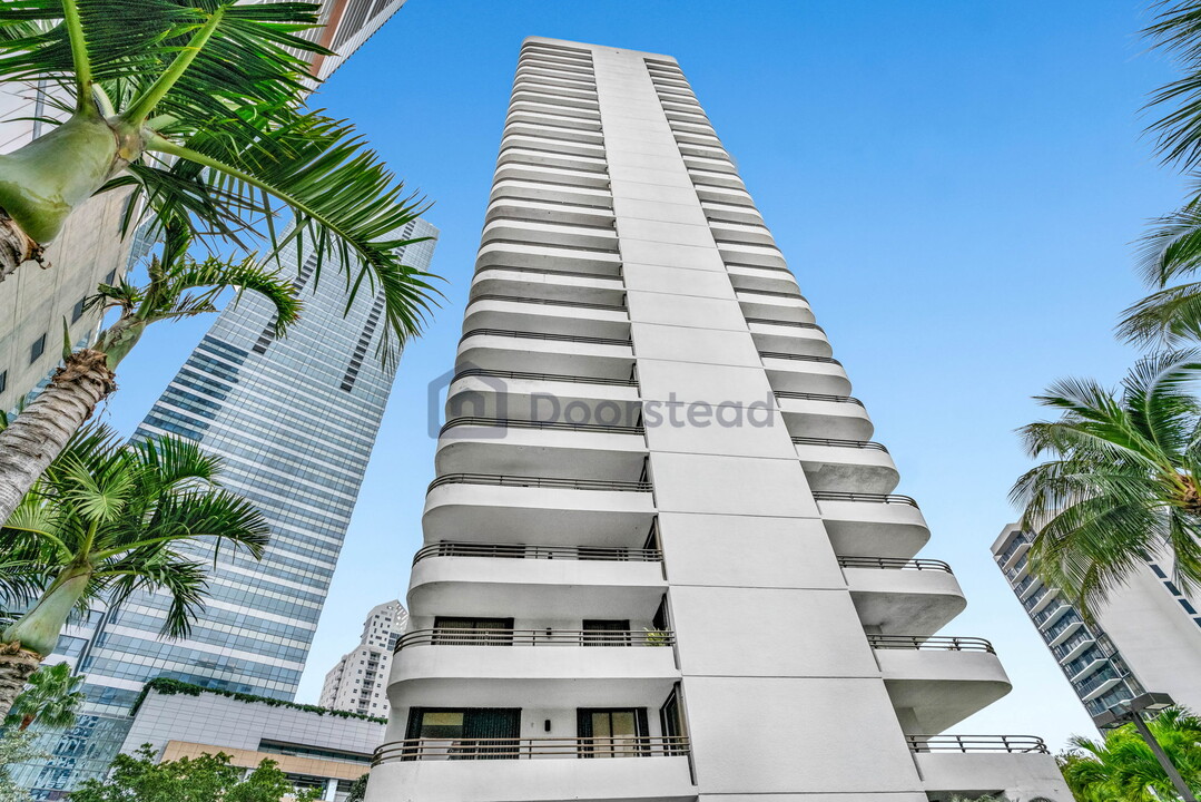 151 SE 15th Rd, Unit Apt 2802 in Miami, FL - Building Photo