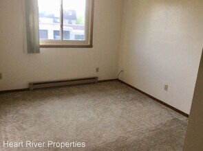 1814 Prairie Ave in Dickinson, ND - Building Photo - Building Photo