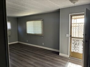 19190 Hinton St in Hesperia, CA - Building Photo - Building Photo