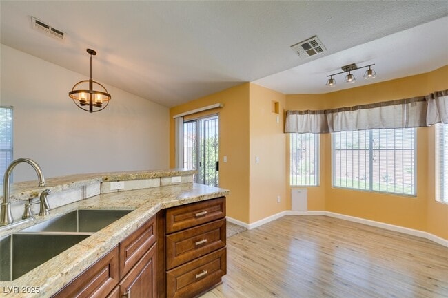 420 Aloha Dr in Henderson, NV - Building Photo - Building Photo