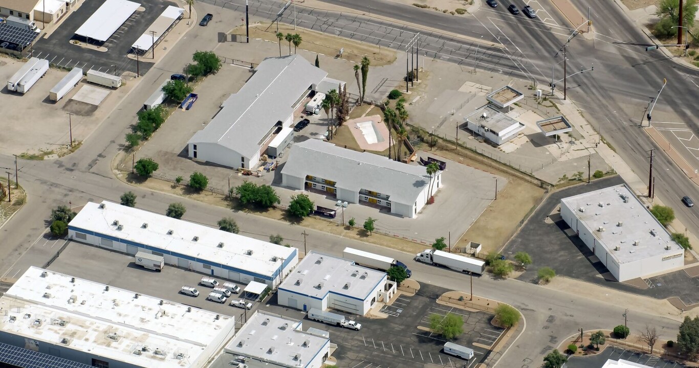 Ville 810 Apartments in Tucson, AZ - Building Photo