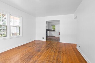 1910 Iowa St in Cedar Falls, IA - Building Photo - Building Photo