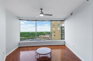 3338 Peachtree Rd NE in Atlanta, GA - Building Photo