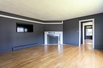 4 Commerce St in Portland, CT - Building Photo - Building Photo