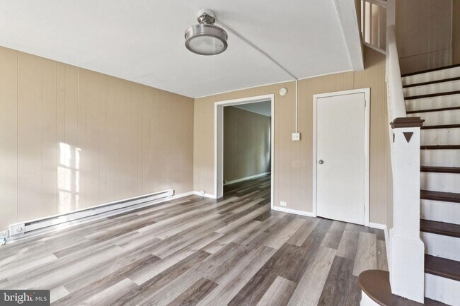 358 E Upsal St in Philadelphia, PA - Building Photo - Building Photo