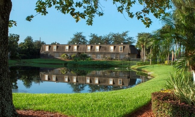 Villas at Pinecrest in Orlando, FL - Building Photo - Building Photo