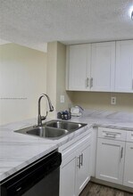 20824 San Simeon Way in North Miami Beach, FL - Building Photo - Building Photo