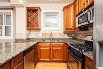 2417 W Fillmore St in Chicago, IL - Building Photo - Building Photo