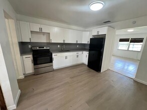 3321-3321 Grove Rd in Boynton Beach, FL - Building Photo - Building Photo