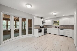 2019 N Meadow Way Cir in Arlington, TX - Building Photo - Building Photo