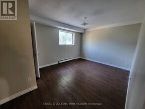 109 Gowan St in Barrie, ON - Building Photo - Building Photo