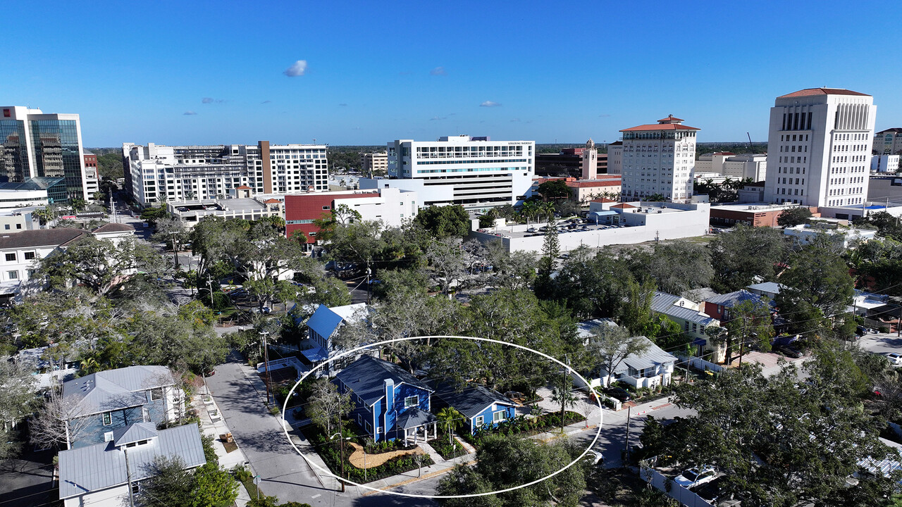 1901 & 1905 Morrill St in Sarasota, FL - Building Photo